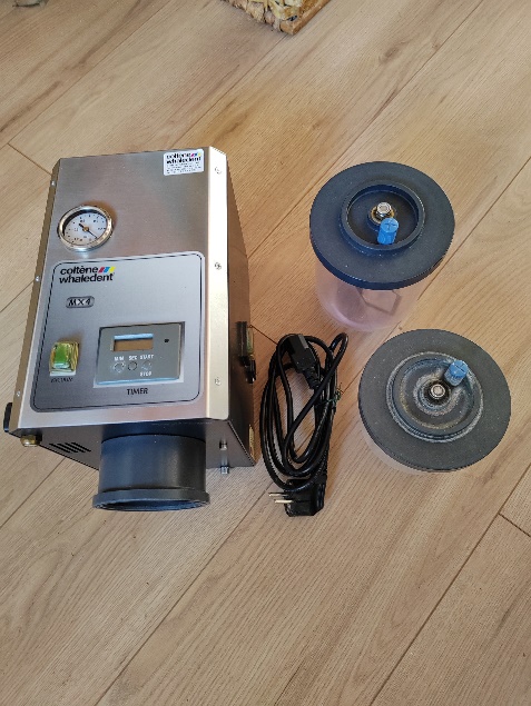 Une image contenant sol, outil, Appareils électroniques, intérieur

Le contenu généré par l’IA peut être incorrect.